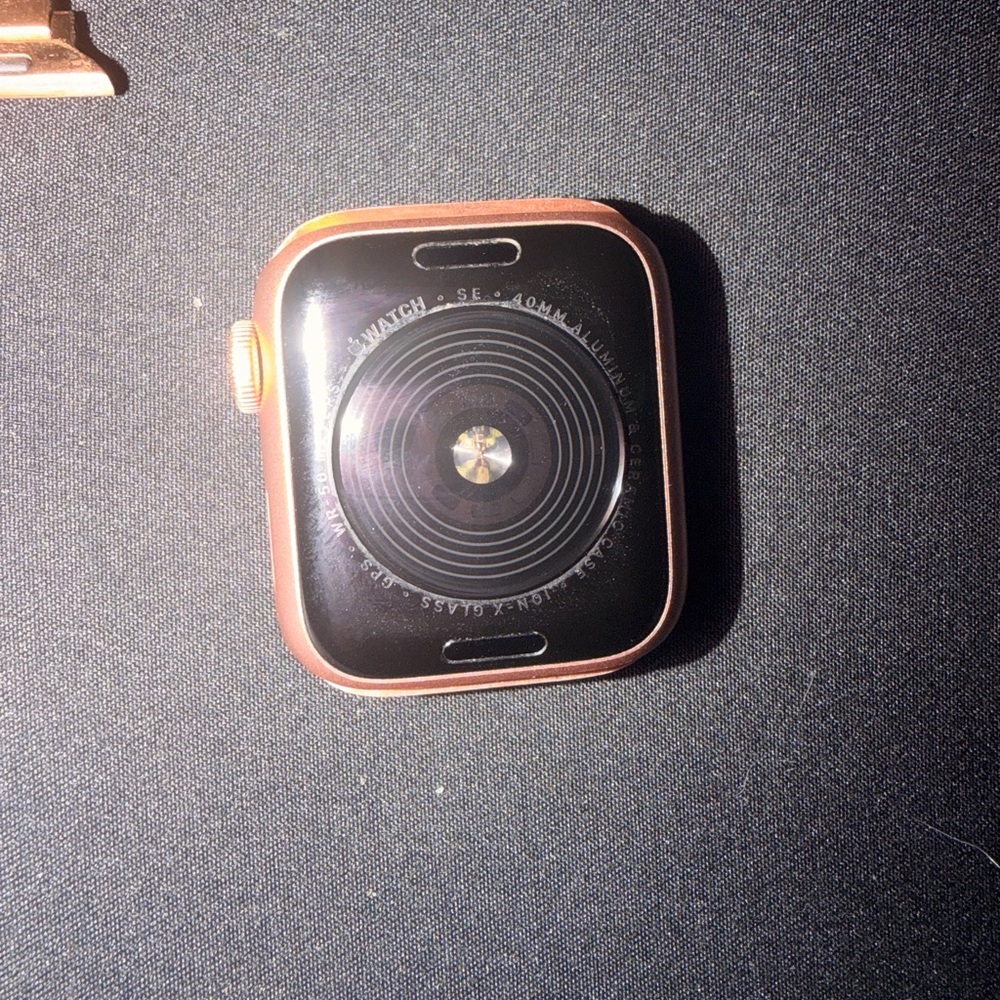 APPLE WATCH SE 40mm Rose Gold - Picture 7 of 11